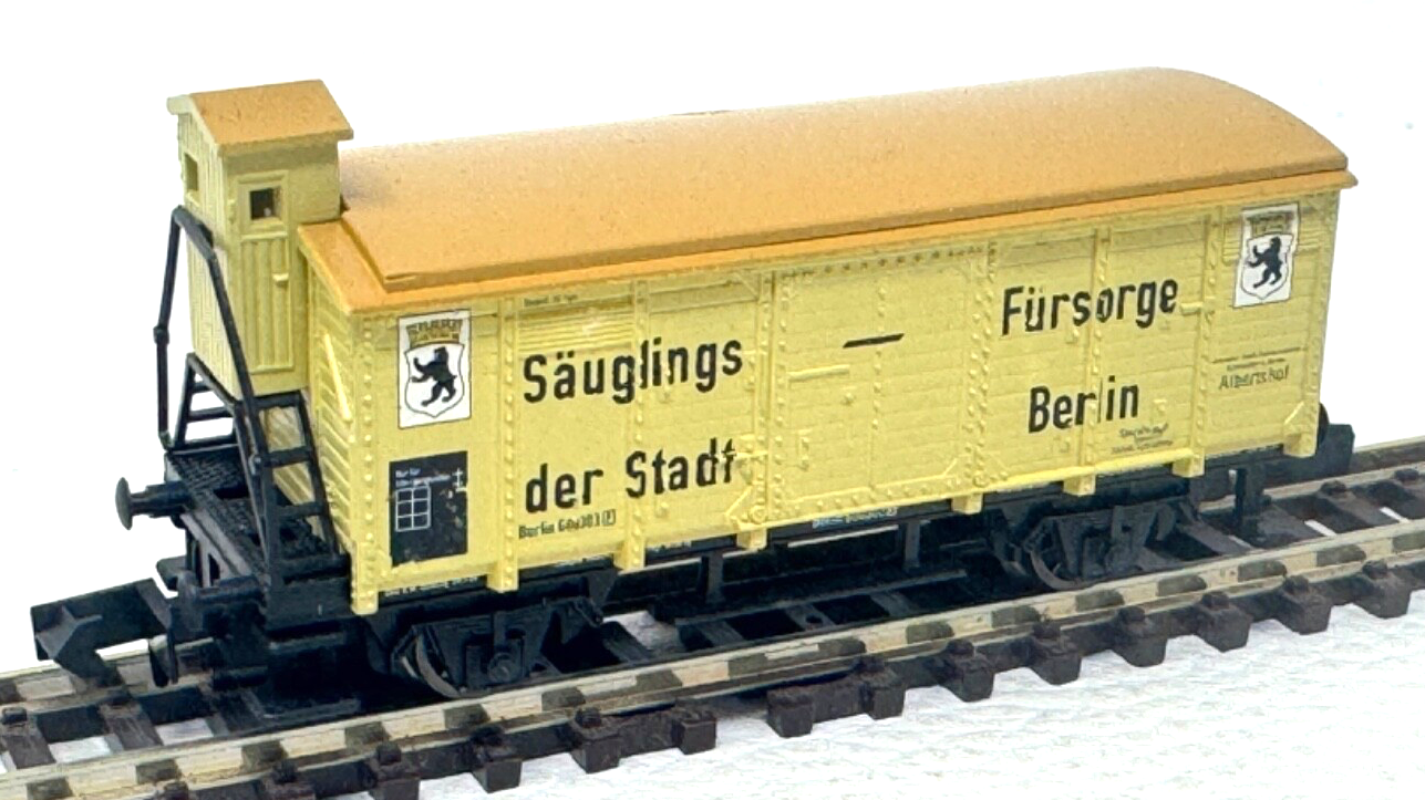 Arnold N 4256 Gedeckter Güterwagen "Säuglings-Fürsorge Berlin"  Spur N - 1:160
