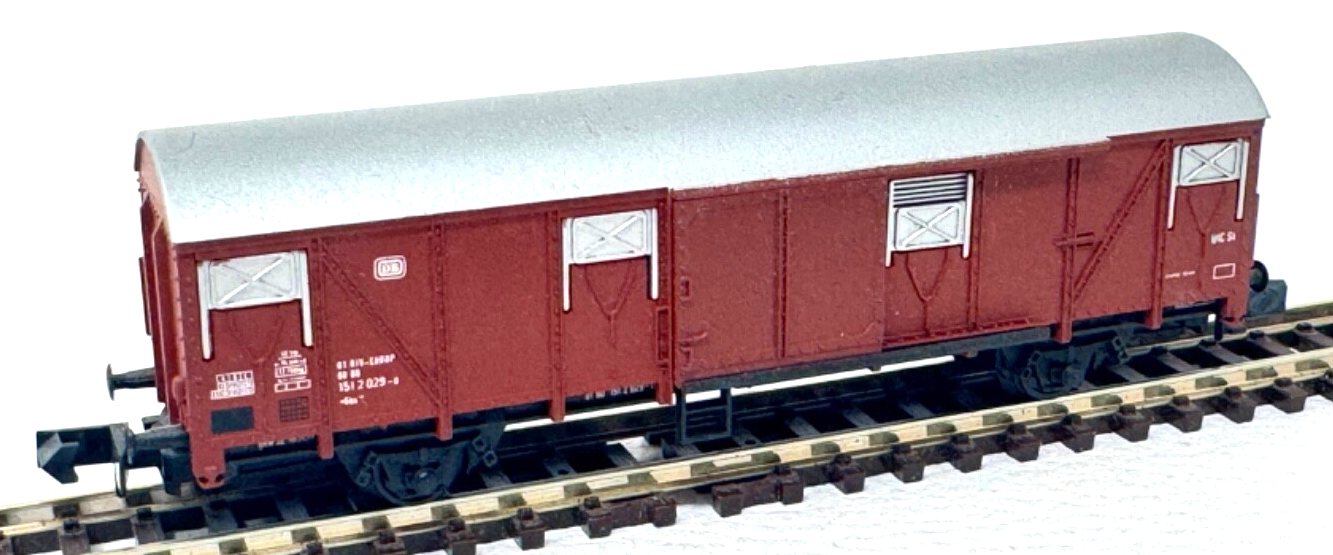Arnold 4420 - Güterwagen - 151 2 029-0 - DB - braun -  1:160 N