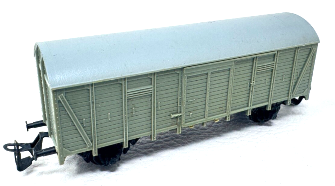 Berliner TT Bahnen 1:120 BTTB - Gedeckter Güterwagen  grau - TT - 1:120