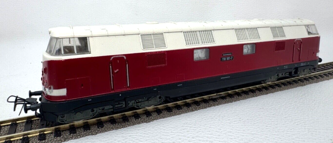 Piko 190/19 Dieselhydraulische Mehrzwecklokomotive BR 118 181-7  DR - H0 HO 1:87