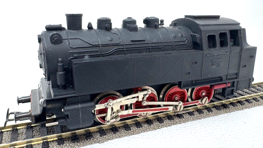 Piko BR 81 701 Dampflok - DR - DC - H0 HO 1:87 kleine Lackschäden
